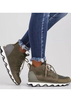 SOREL Womens Sz 10  Kinetic Caribou Leather Boot Sneaker Quarry Tan Gray